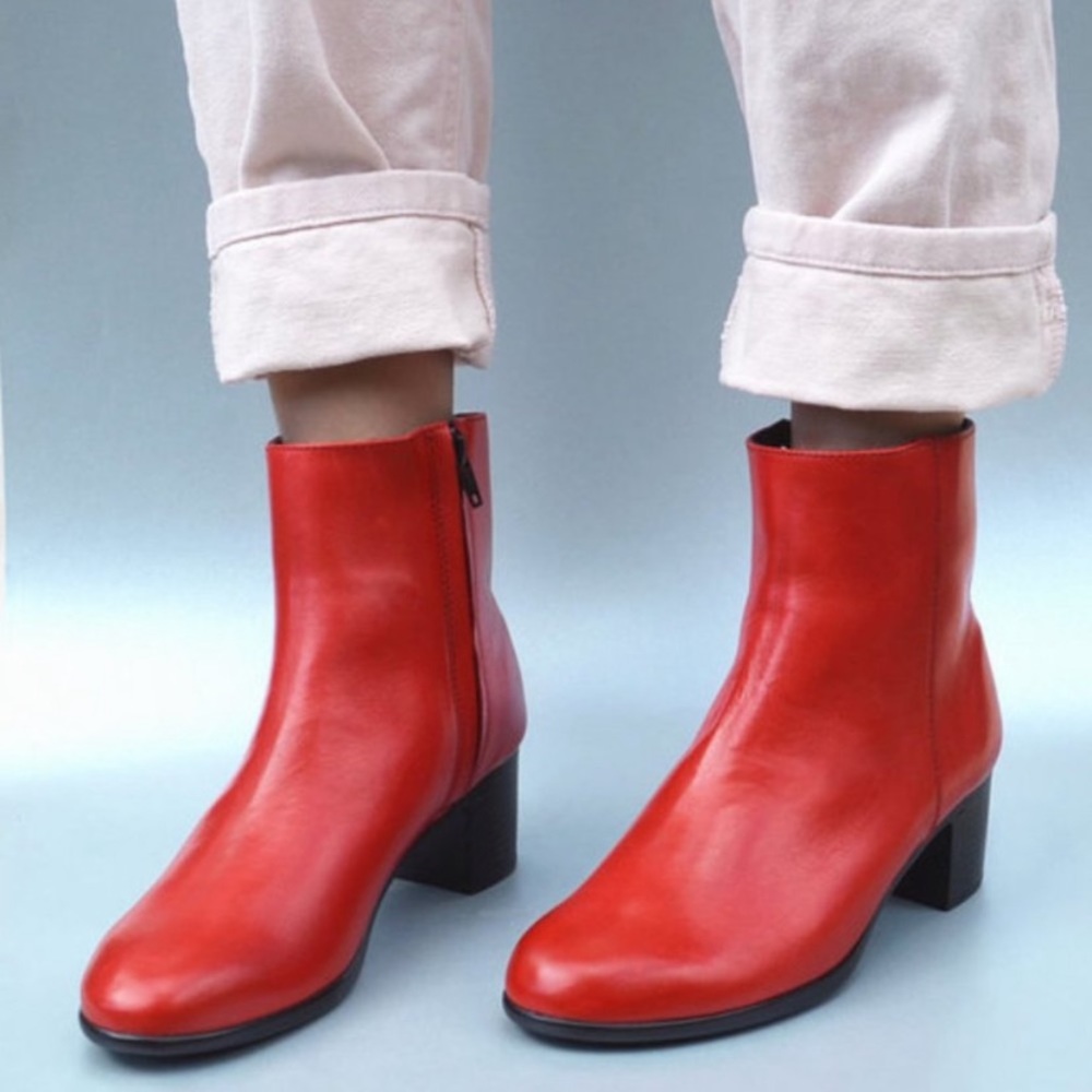 Hoop boots